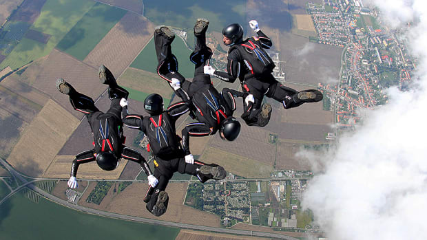 golden-knights-skydiving-lead.jpg
